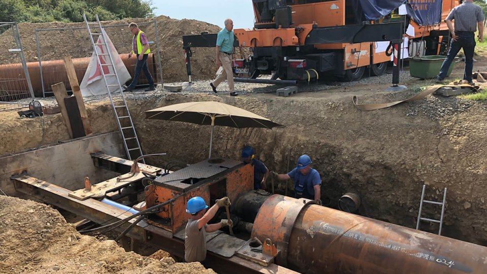 Aggerverband sichert Trinkwasserversorgung – Kreuzung der Landstraße L324 im unterirdischen Rohrvortrieb